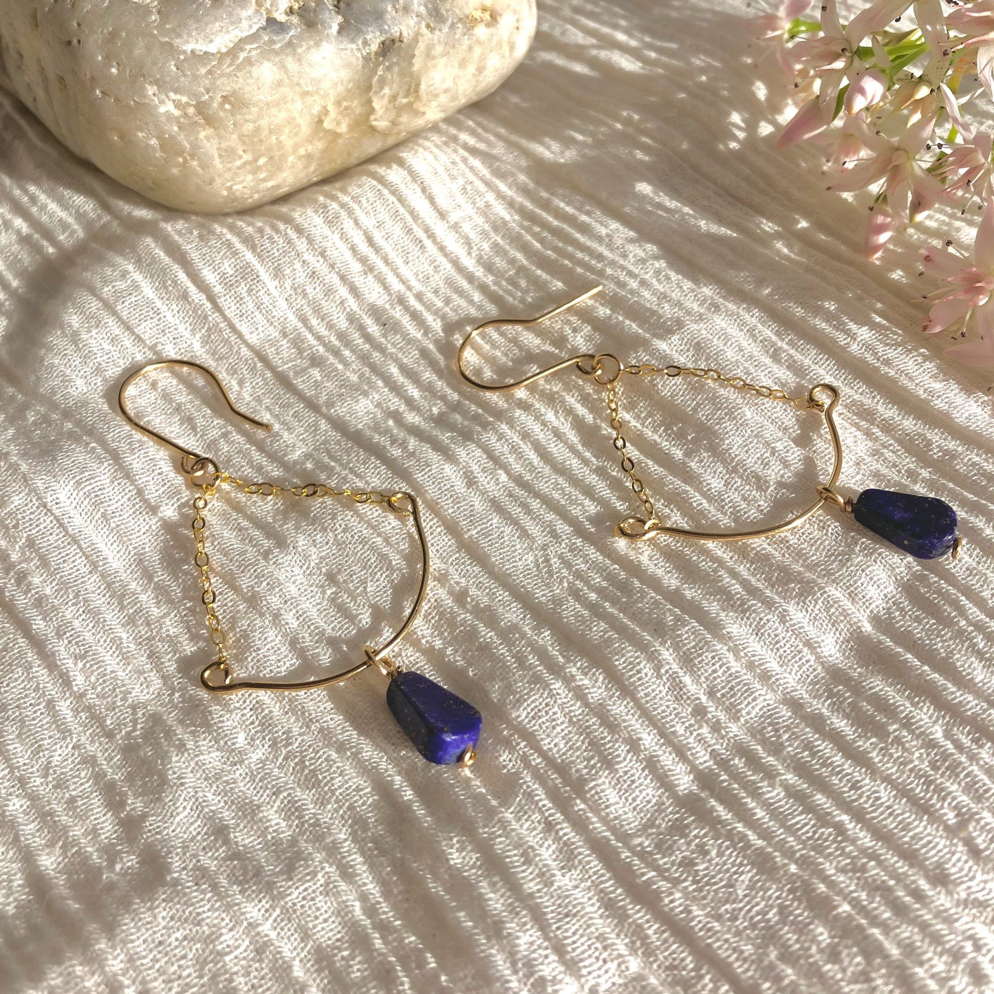 lapis lazuli crystal meaning and benefits chakra