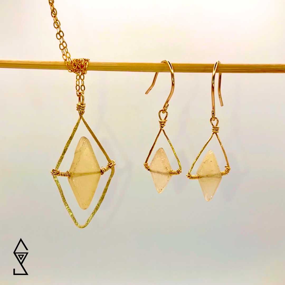 Yellow aventurine crystal jewelry set discover eh meaning of yellow aventurine gemstones and their healing properties linked to the solar plexus chakra