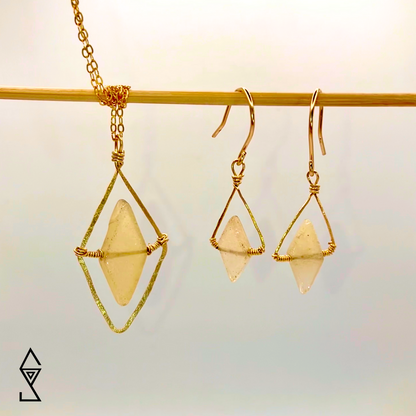 Yellow aventurine crystal jewelry set discover eh meaning of yellow aventurine gemstones and their healing properties linked to the solar plexus chakra