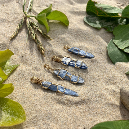 kyanite crystal meaning for throat chakra and third eye healing